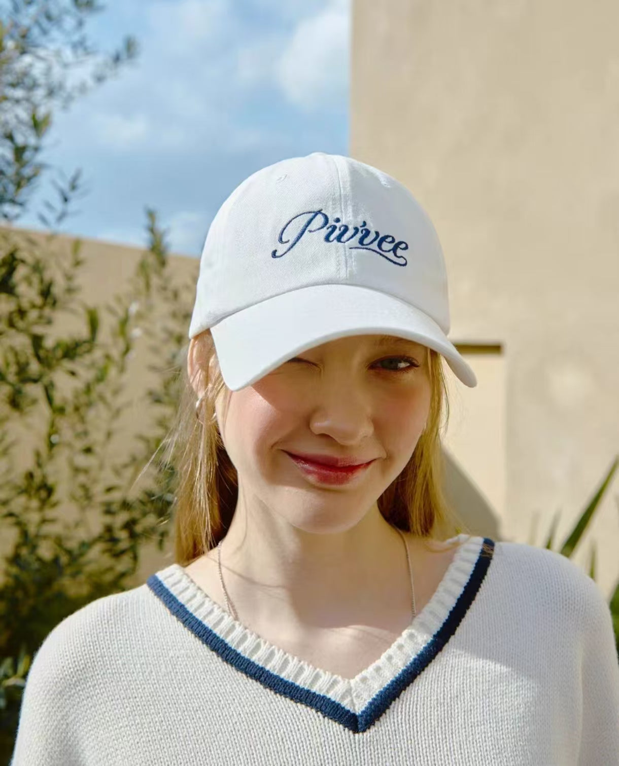 Pivvee Women’s SS25 Logo Fashion Sun Golf Hat